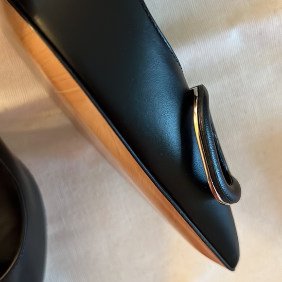 New VALENTINO GARAVANI V Logo Signature Black Leather Pumps EUR 37 N/B - Picture 13 of 16